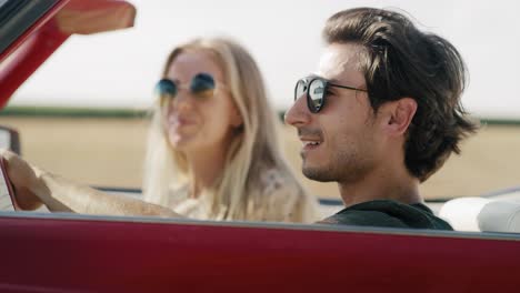 Side-view-of-couple-driving-in-a-cabriolet