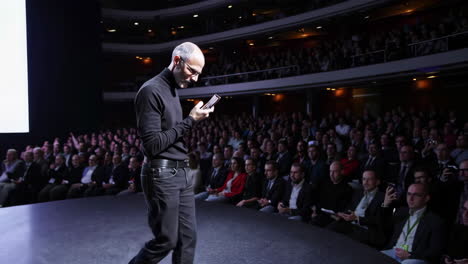 steve jobs presenting the iphone at an apple event