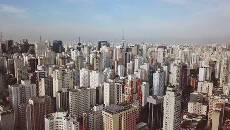 Descending-aerial-shot-of-Sao-Paolo-city-center-with-important-landmarks-and-buildings