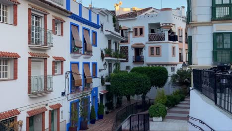 A-short-walk-by-some-pretty-houses-in-Marbella,-Spain