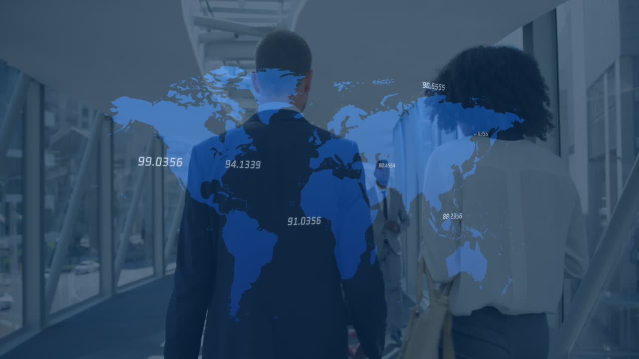 animación del procesamiento de datos sobre diversas personas de negocios hablando