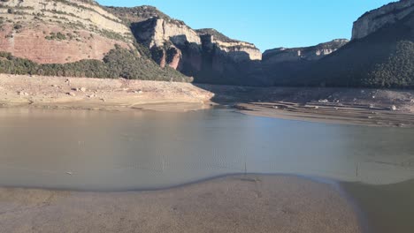 El-Pantano-De-Sau-Se-Queda-Sin-Agua-Por-Los-Problemas-De-Extrema-Sequedad-Y-Falta-De-Lluvias