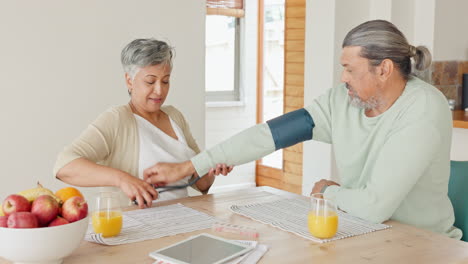 pareja, ancianos e hipertensión