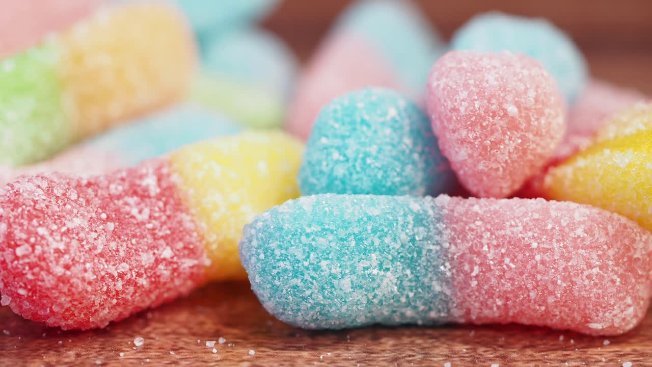 gusanos de goma de colores