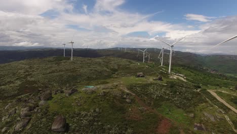 vista aérea de generadores de energía eólica