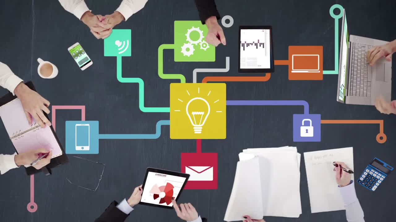 사업가 들 의 손 이 일 하고 있다