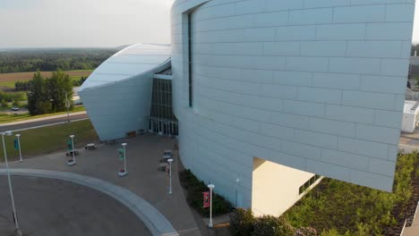 Video-De-Dron-De-4k-Del-Edificio-Del-Museo-Del-Norte-En-El-Campus-De-La-Universidad-De-Alaska-Fairbanks-1