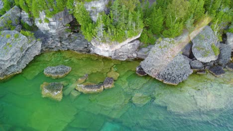 Granites-Stones-On-The-Rugged-Shore-Of-Flowerpot-Island-In-Georgian-Bay,-Ontario-Canada