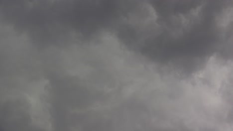 nubes de tormenta de color gris oscuro, imágenes de lapso de tiempo