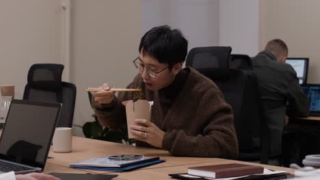 businessman having lunch in the office