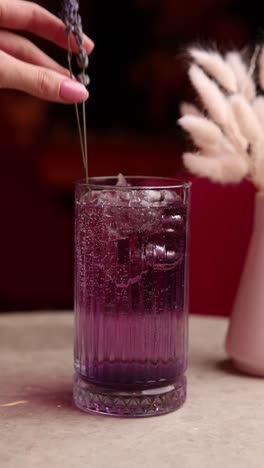 cóctel de lavanda púrpura