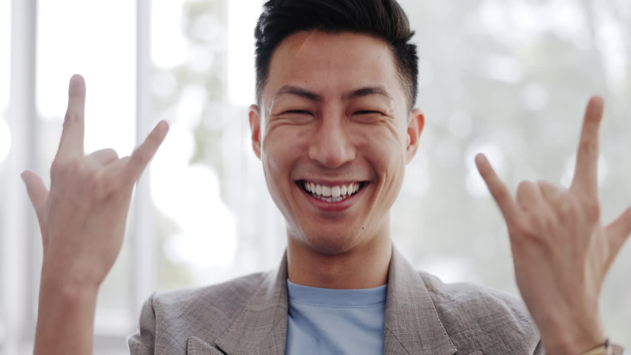 얼굴, 우승자 그리고 비즈니스 아시아 남자와 록