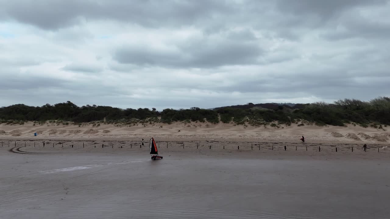 Sandsejlads Weston Super Mare UK drone tracking shot.