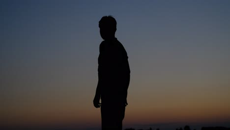 Man-hitchhiker-silhouette