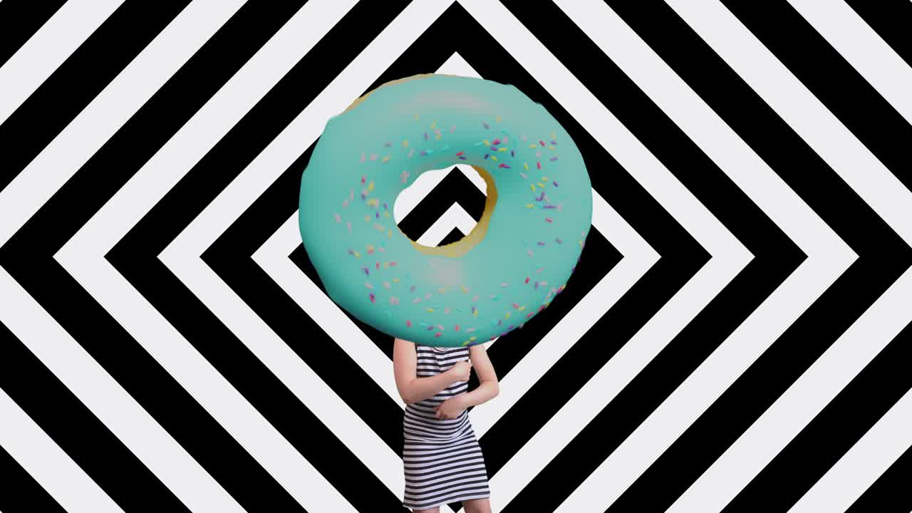 una chica joven bailando.