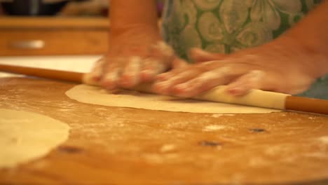 Handgemachter-Frischer-Kuchenteig-Bereit-Zum-Backen