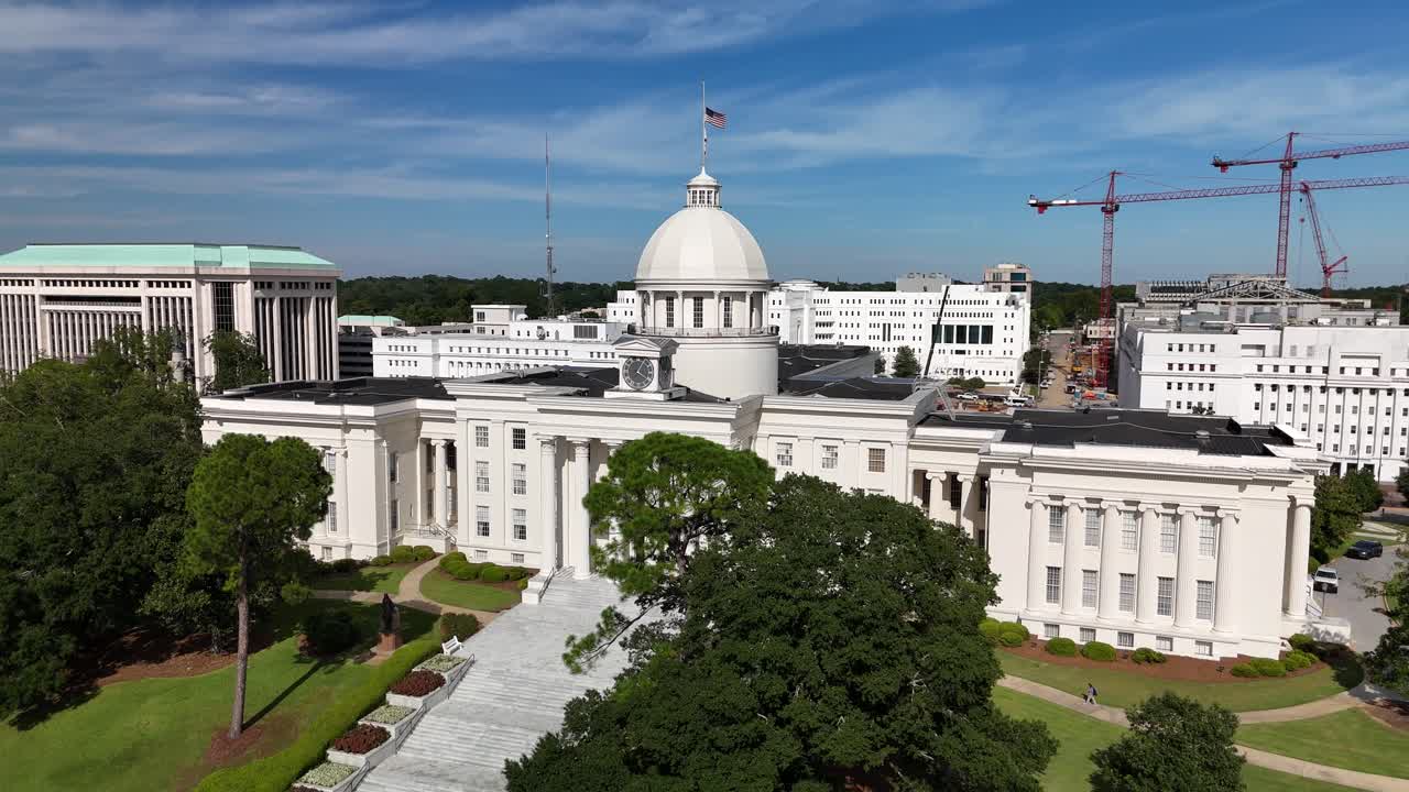 Stunning 4K drone footage of Alabama State Capitol in Montgomery, showcasing its historic architecture. Perfect for history, travel, or political projects