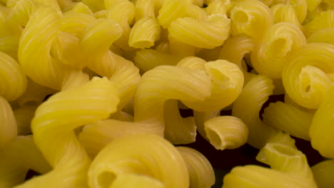 Pasta-Cavatappi-Sin-Cocer,-Primer-Plano