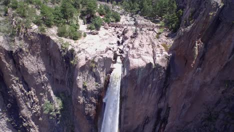 Aerial-pull-back-shot-of-the-Basaseachi-waterfall-in-the-Candamena-Canyon,-Chihuahua