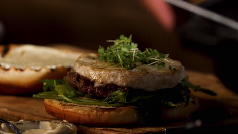 preparación de hamburguesas camembert gourmet