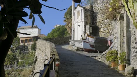 Zeitlupenansicht-Von-Manarola,-Cinque-Terre,-An-Einem-Sonnigen-Tag