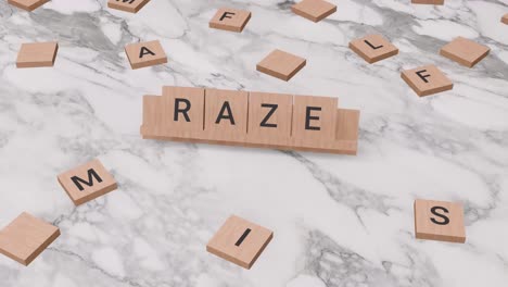 Wort-„raze“-Auf-Scrabble