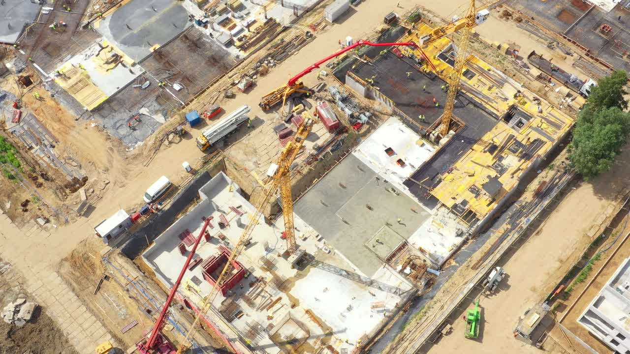vista aérea de la construcción de una nueva casa en un sitio de construcción