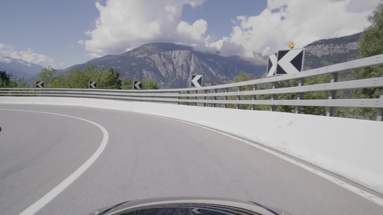 스위스 심플론 패스에서 운전하기