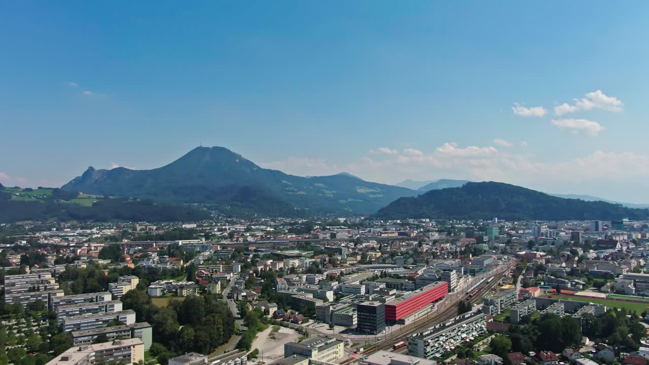 vista aérea de salzburgo de las montañas en verano