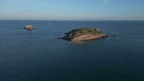 Grand-Be-and-Petit-Be-islands-in-Saint-Malo,-Brittany,-France