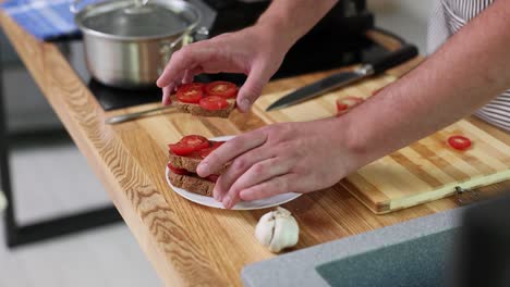 making a tomato sandwich