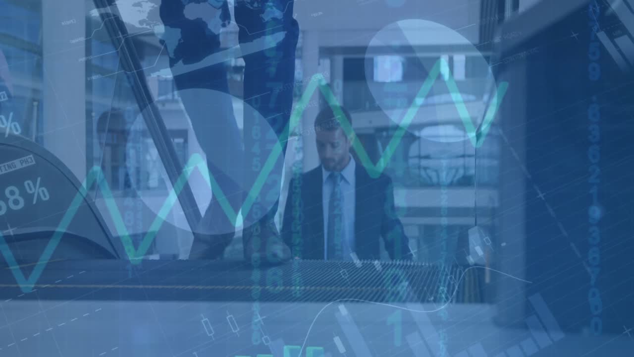 animazione dell'elaborazione dei dati su diversi uomini d'affari che camminano