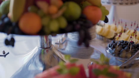 fruta fresca preparada en una recepción de boda