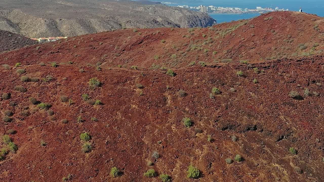 Esplora il paesaggio aspro di Tenerife, in Spagna, durante il giorno
