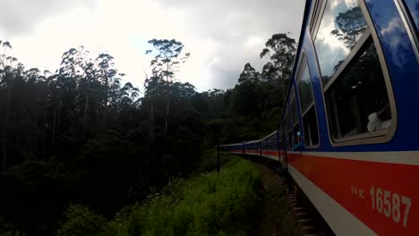 train-ride-in-Sri-Lanka