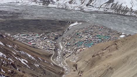 Ciudad-De-Kaza-A-Lo-Largo-Del-Río-Spiti-Desde-El-Punto-Dhar-Lung-Wooh-En-Himachal-Pradesh,-India