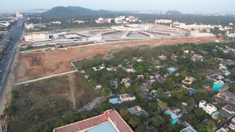 Toma-Aérea-De-Un-Dron-De-La-Recién-Creada-Estación-De-Autobuses-De-La-Terminal-De-Autobuses-De-Kilambakkam,-Oficialmente-La-Terminal-De-Autobuses-Centenaria-De-Kalaignar