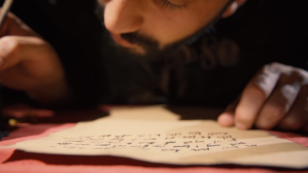 중세 시대에 편지를 쓴 사람입니다.