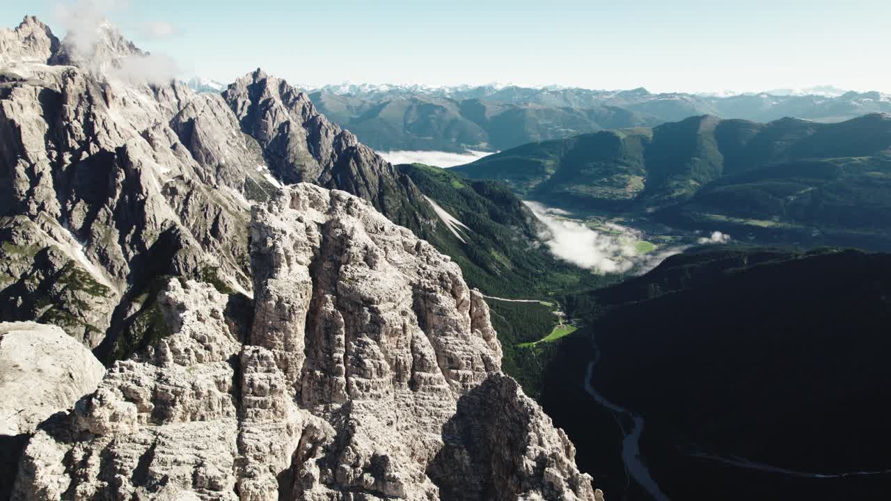 majestuosa cordillera en los dolomitas en italia