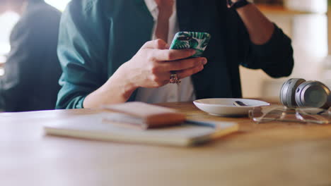 Hands,-coffee-and-phone-of-man-in-social-media