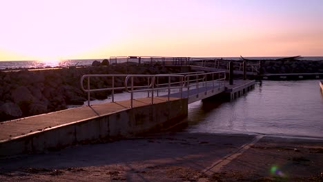 Puesta-De-Sol-amanecer-Pan-De-Rampa-Para-Botes-A-Lo-Largo-Del-Lago-Erie