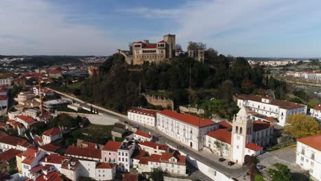 Drohnenansicht-Der-Historischen-Stadt-Leiria