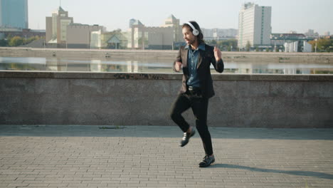 man dancing in the city