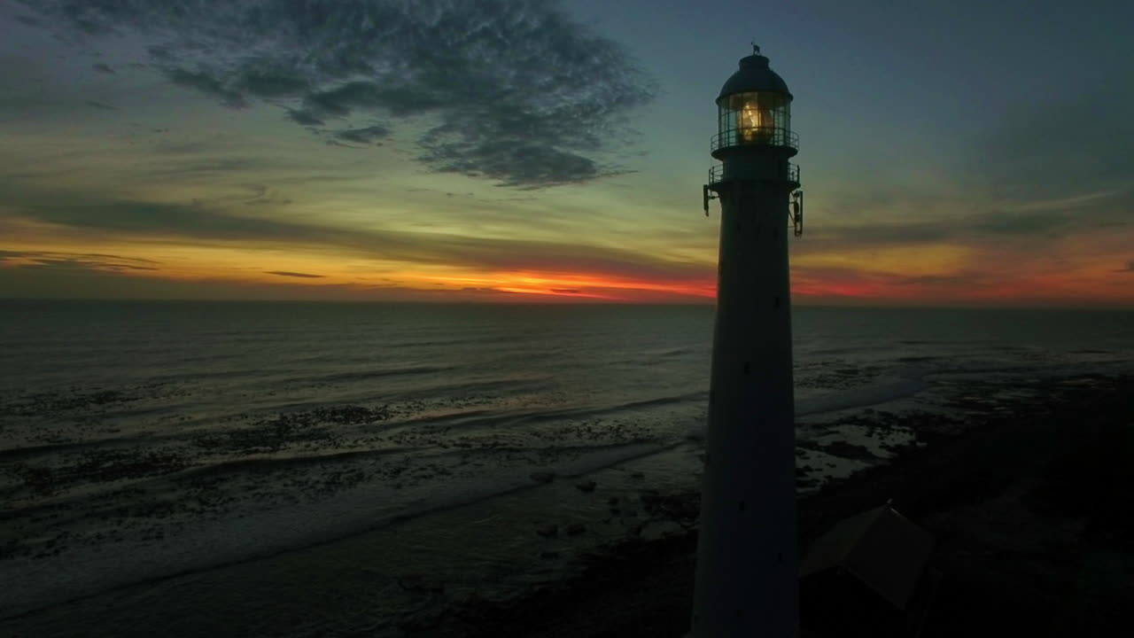 어 ⁇ 을 밝히고