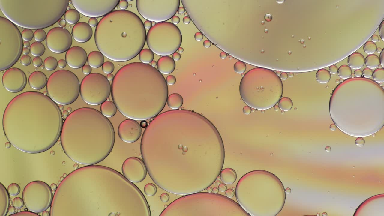 물 위에 떠다니는 기름방울의 다채로운 예술적. 추상적인 거품 배경