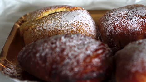 Close-up-of-traditional-famous-italian-neapolitan-pastry-called-sfogliatella-napoletana-4k