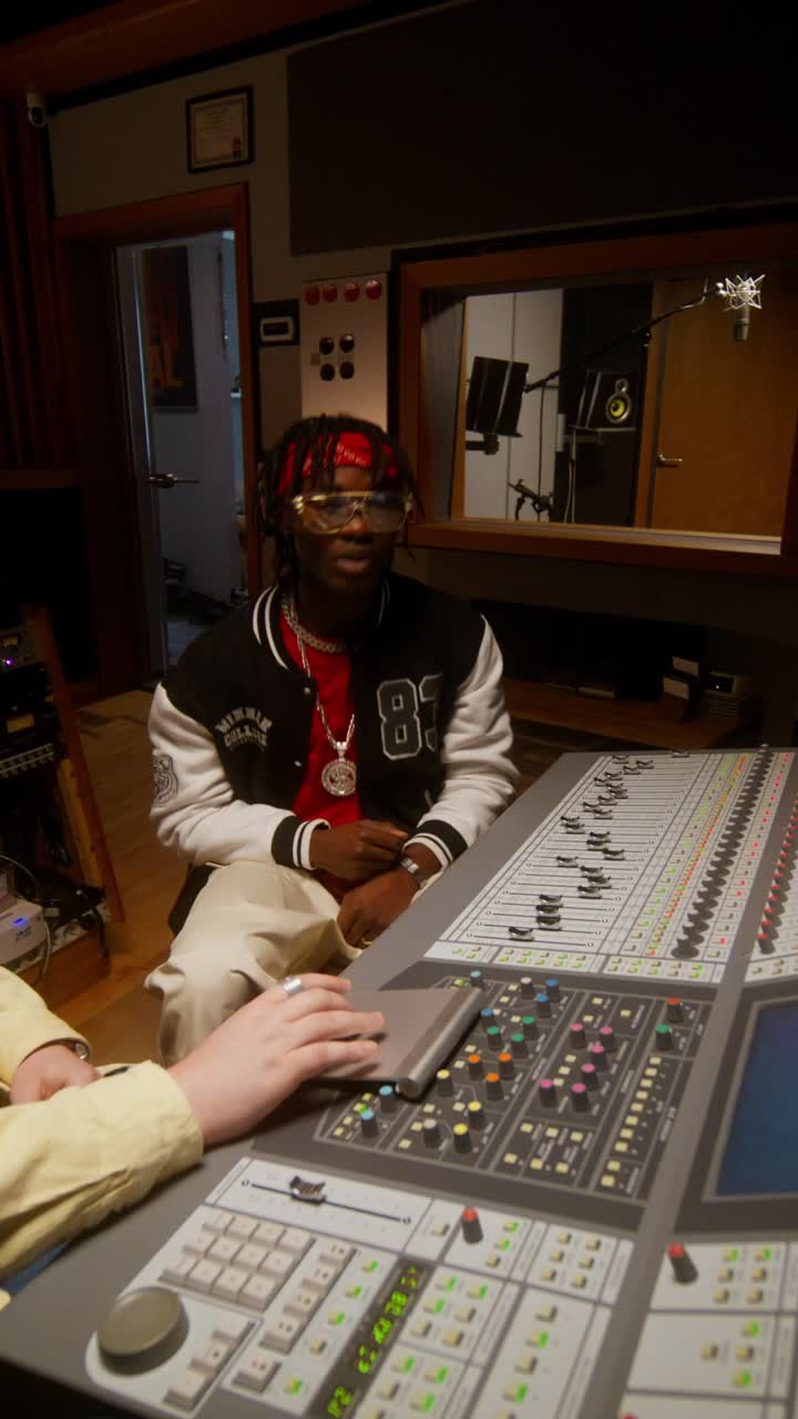 producción musical en un estudio de grabación