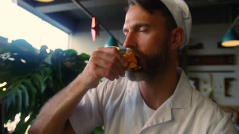 Male-chef-having-breakfast-at-counter-4k