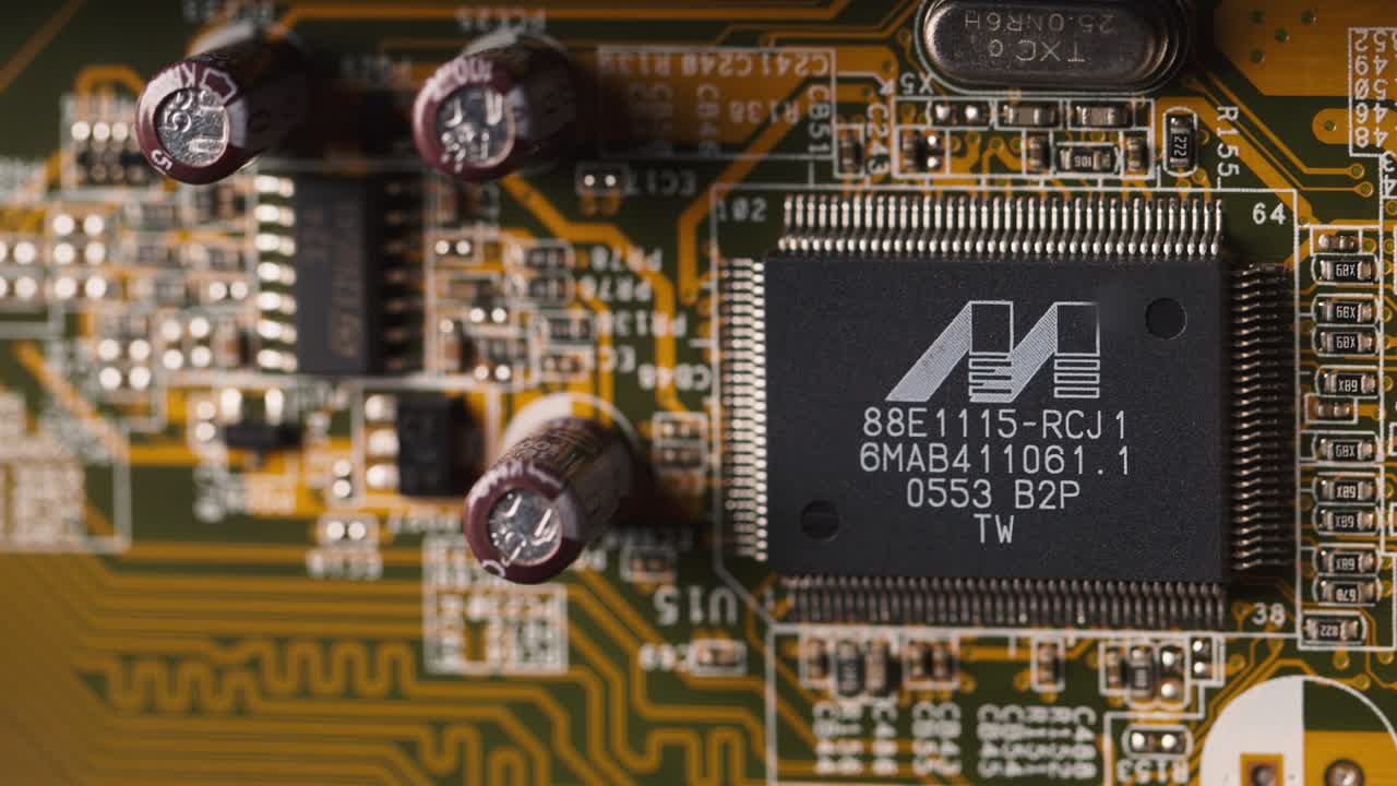 короткое замыкание в компьютерной микросхеме