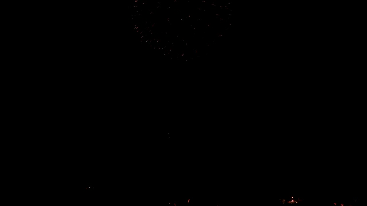 7월 4일 축제 기간 동안 반이는 다채로운 불꽃놀이의 매혹적인 광경 - 정적